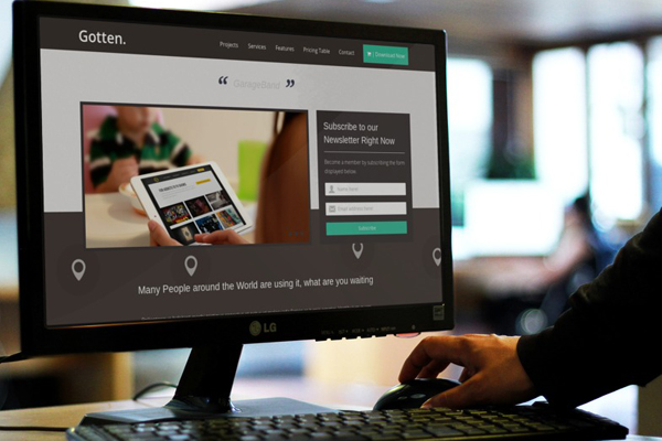 Desktop monitor displaying a modern website, representing the cost to move a business to the cloud